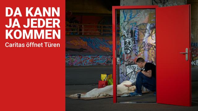 Das Plakatmotiv Wohnungslosigkeit in Nürnberg steht für Arbeit in einem Sozialraum, der engmaschig an einem Strang zieht. In Nürnberg arbeiten Stadt, Caritas und Hilfsorganisationen eng zusammen. Ein dichtes Netzwerk an sozialen Einrichtungen und aufsuchenden Hilfsangeboten begleiten Obdachlose auf ihrem Weg. Mit ihren Hilfsangeboten erreicht die Caritas die Menschen direkt in ihrem Sozialraum auf der Straße. Das schafft bei allen Vertrauen und gibt Hoffnung. Caritas-Jahreskampagne 2025: Plakatmotiv Obdach